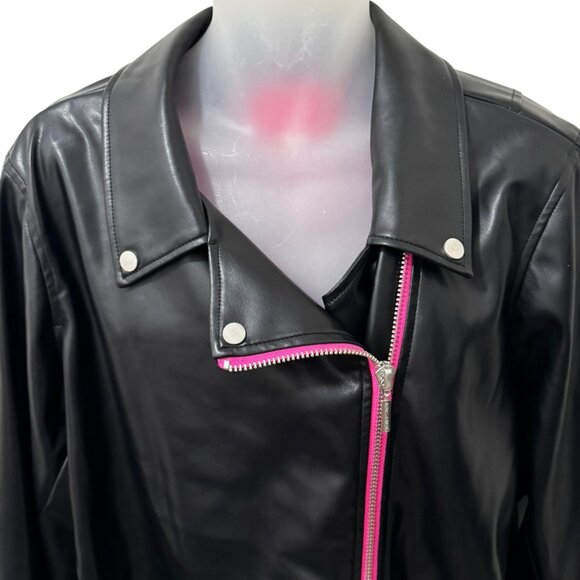 Womens Torrid X Betsey Johnson Faux Leather Black Crop Moto Jacket Size 4 4X 26 - Picture 2 of 9